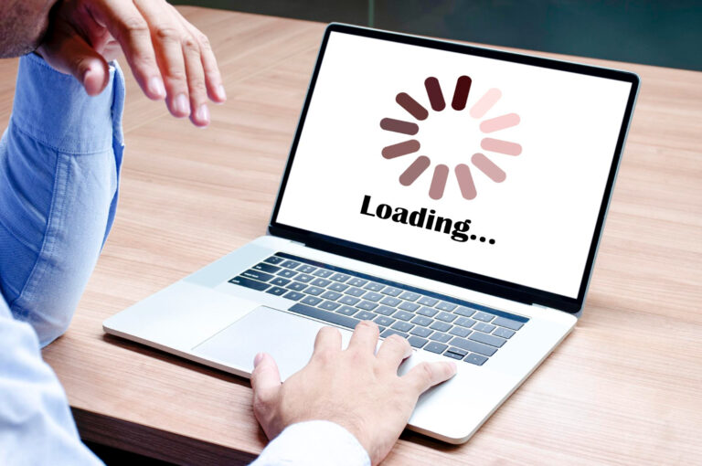 Lee más sobre el artículo Cómo un sitio web mal optimizado está haciendo que tu negocio pierda clientes (y cómo solucionarlo)